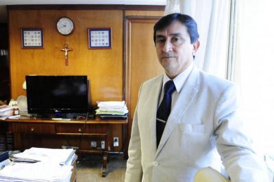 Mart�nez insiste en que no se baja y carga contra el cerisolismo