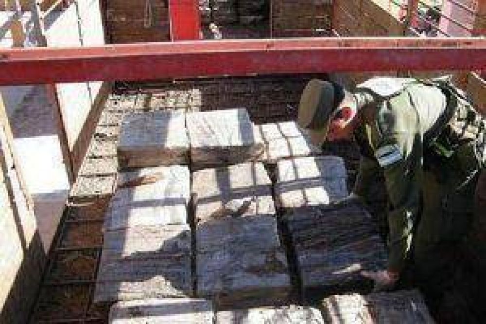 Detienen a jefe narco que vend�a drogas en Santiago