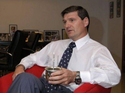 Intendente K, duro con el PJ y la Polic�a