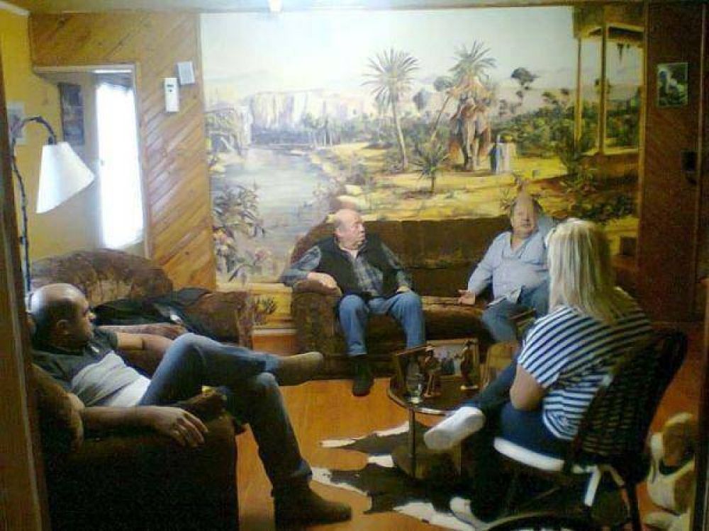 'Chiquito' Mart�nez mantuvo reuni�n con referentes del partido