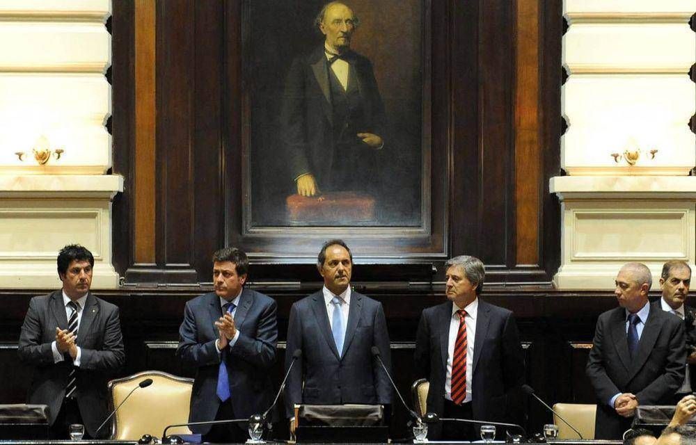 Otra vez Scioli abre las sesiones con la Provincia paralizada