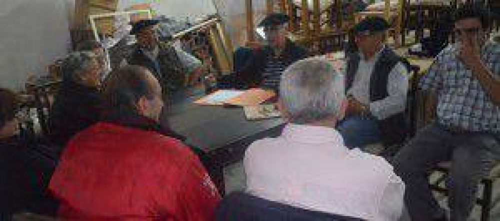 Gorosito visito el Centro Vasco Itxaropen y le entreg� $ 35 mil para continuar con las obras