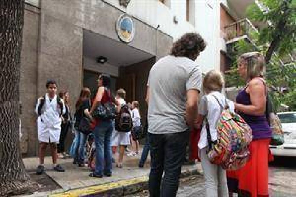 Docentes rechazan la conciliaci�n obligatoria y siguen de paro