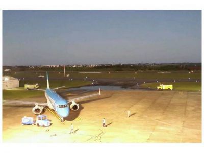 Urribarri celebr� la vuelta de los vuelos Buenos Aires - Paran� de AA