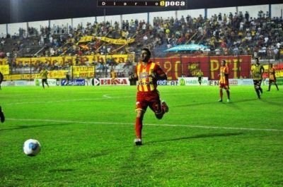 Boca Unidos: Ra�l Est�vez ahora sufri� una contractura