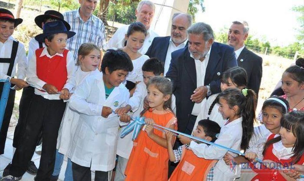 El Gobernador inaugur unidades educativas en San Roque y en la zona rural de Bella Vista