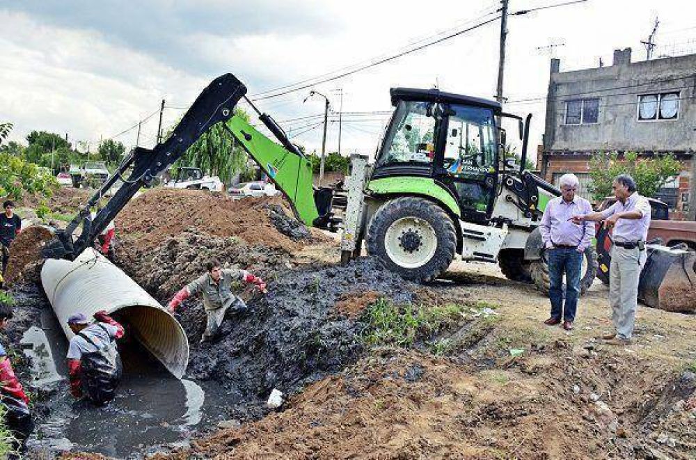El Municipio avanza con el entubamiento del zanj�n Charl�n