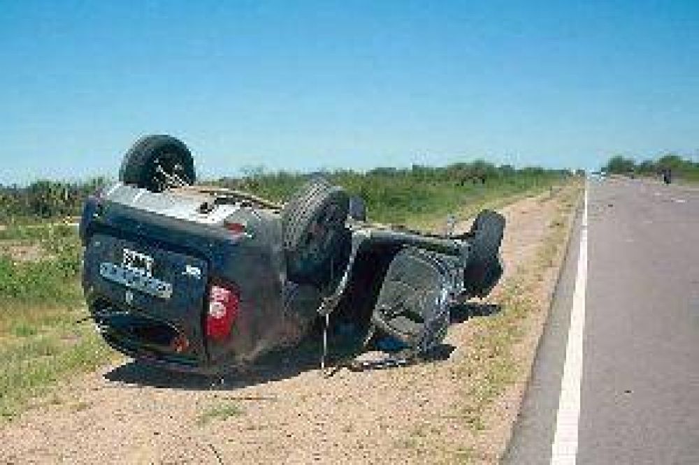 Volv�a de vacaciones en M�xico y muri� al volcar en la Ruta 9