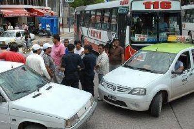 Peones de taxi amenazan con realizar un paro del servicio ma�ana o el lunes