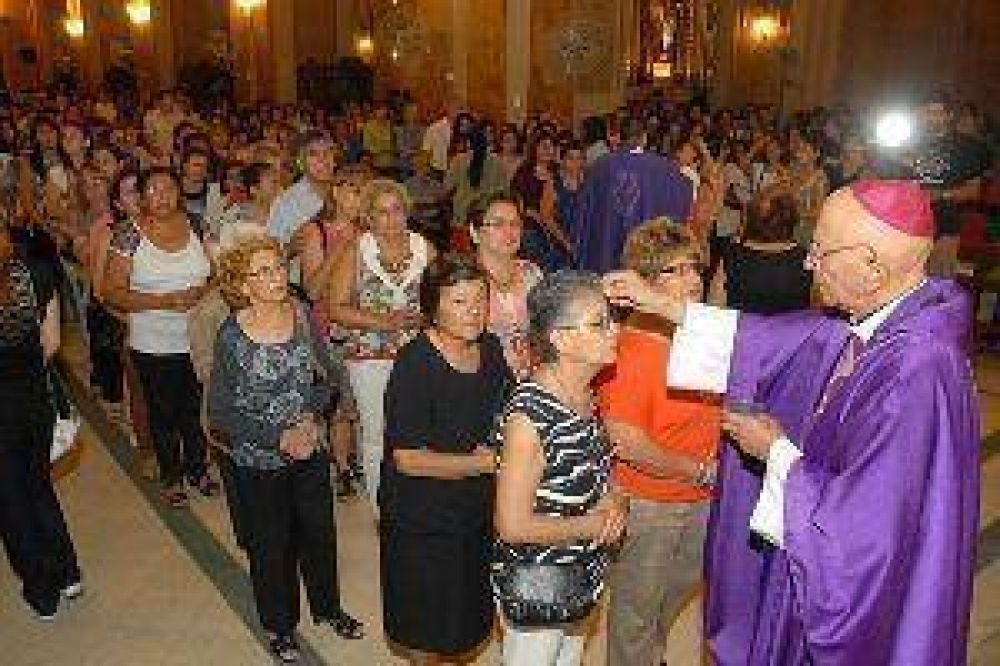 Con la misa de Cenizas dio inicio la Cuaresma en la Catedral Bas�lica