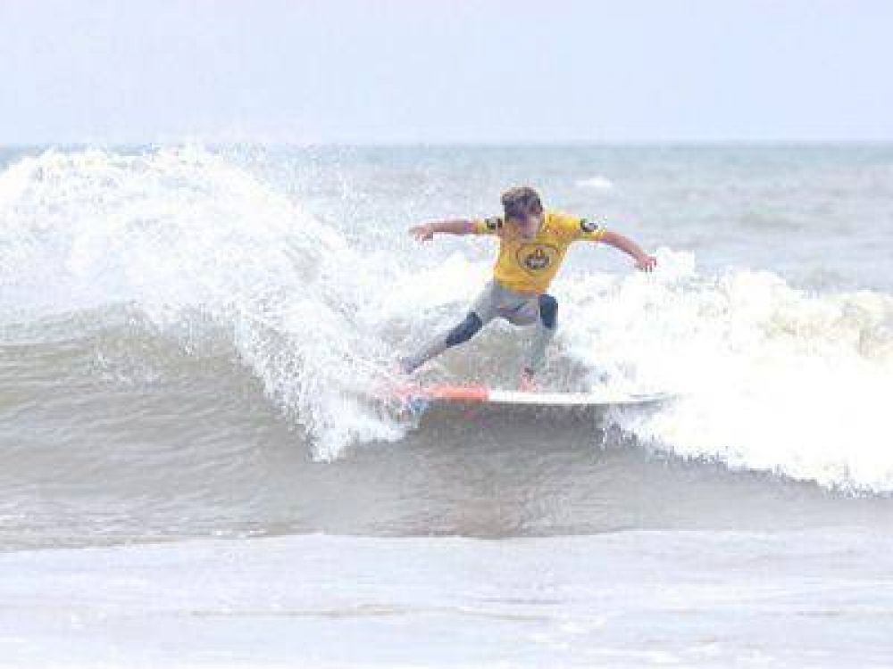 SURFISTAS MENORES DE 18 A�OS DIERON UNA ASOMBROSA PRESENTACI�N