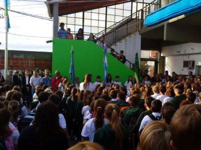 El Colegio Hotton y otros privados de Z�rate iniciaron las clases esta ma�ana