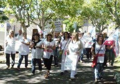 Paro docente y concentraci�n en Areco	