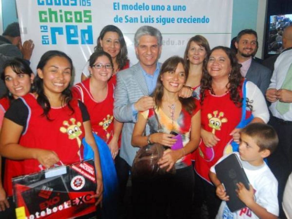 Har�n playones y ampliaciones en colegios del interior