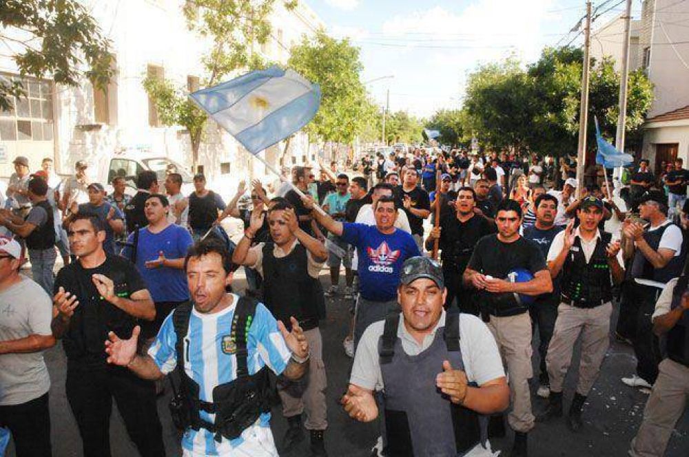 Declaran otros tres cabecillas del acuartelamiento policial en Santa Rosa