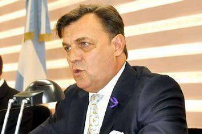 P�REZ CAT�N ACUS� AL GOBIERNO DE BUZZI DE HABER �ABANDONADO� A TRELEW