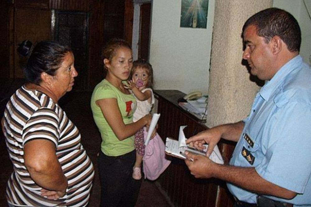 Denuncian desalojo policial violento de diez madres solteras del B� Mejor Vivir