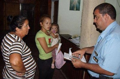 Denuncian desalojo policial violento de diez madres solteras del B� Mejor Vivir