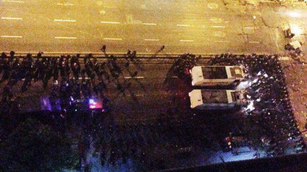 A un a�o de la muerte de Ch�vez, la polic�a reprimi� violentamente