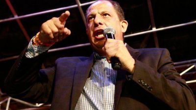 Tras la renuncia de Araya, Sol�s pidi� que Costa Rica salga a votar