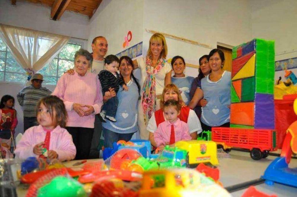 Garc�a Larraburu entreg� ludoteca en el Jard�n del barrio Vivero