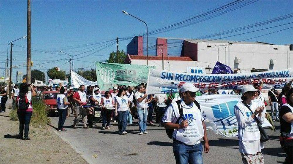Aseguran que m�s de cuatro mil docentes se movilizaron en Viedma