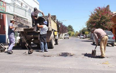 El Gobierno Municipal contin�a llevando adelante el Plan de bacheo y la limpieza de sumideros