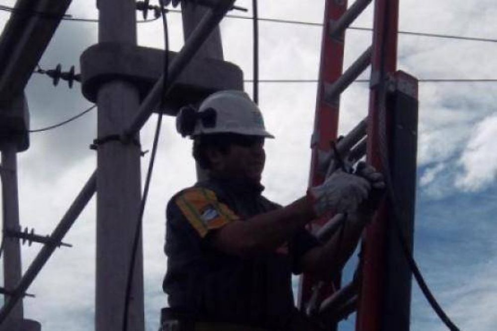 Al abrirse un interruptor la ciudad se qued� sin luz la noche del martes
