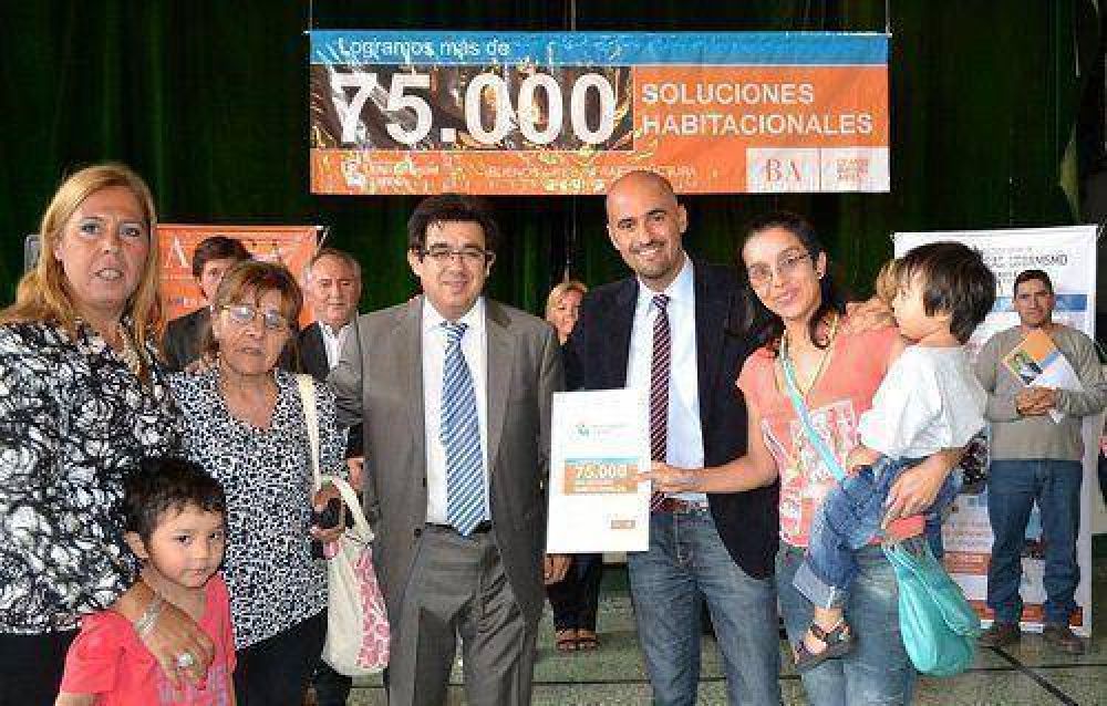 Entregaron la soluci�n habitacional 75.000