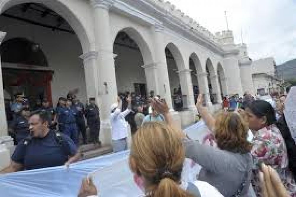 Paro yo, paras vos, para �l, paramos todos