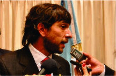 Eduardo Costello anunci� el descuento del d�a a los docentes que se plegaron a la protesta nacional