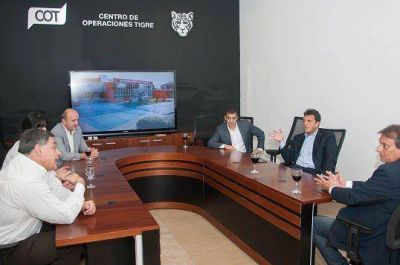 Sergio Massa recibi� a ediles de Quilmes, Lan�s y Moreno en el COT