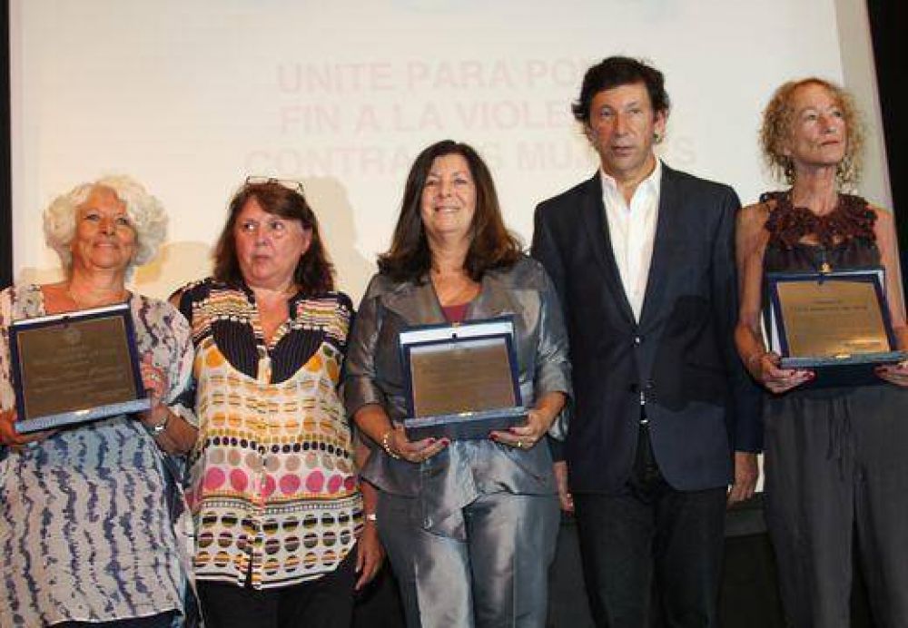 Posse distingui� a mujeres ejemplares de San Isidro
