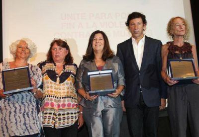 Posse distingui� a mujeres ejemplares de San Isidro