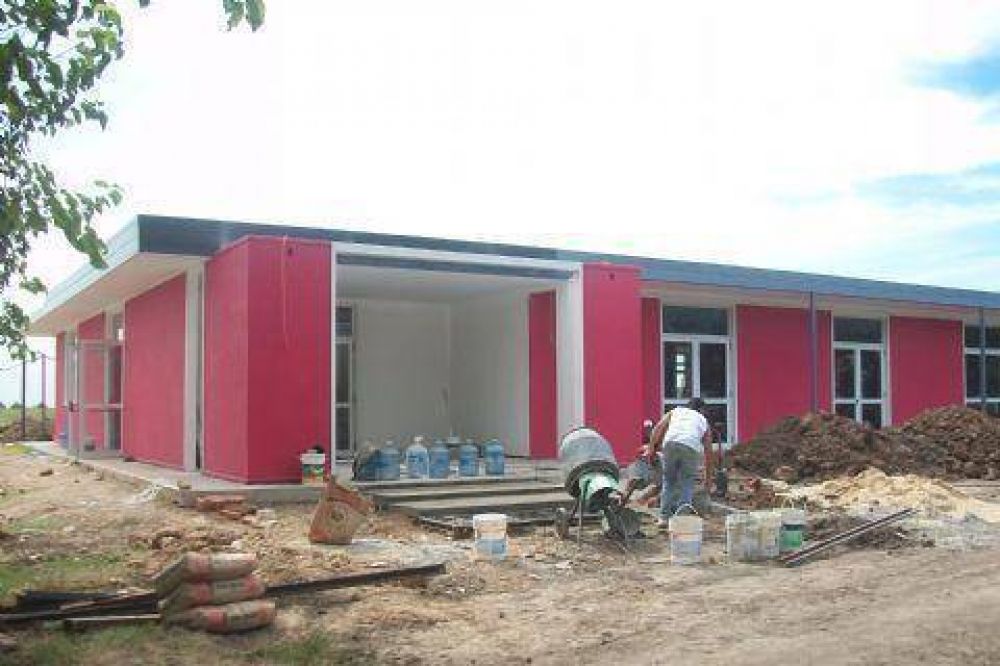 Ultiman trabajos en la Secundaria de Villa General Savio