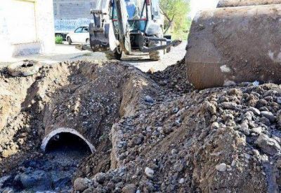 Detectan conexiones cloacales clandestinas en el canal Tronador
