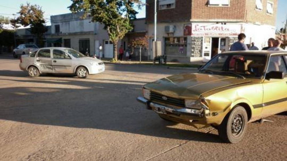 Chocaron dos autos en Rivadavia y El Pampero