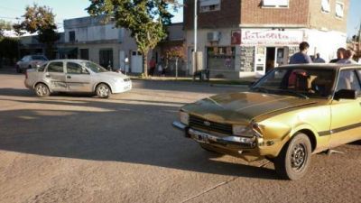 Chocaron dos autos en Rivadavia y El Pampero