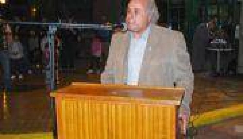 Por la muerte de Daniel Coll, Capital decret� duelo por 3 d�as