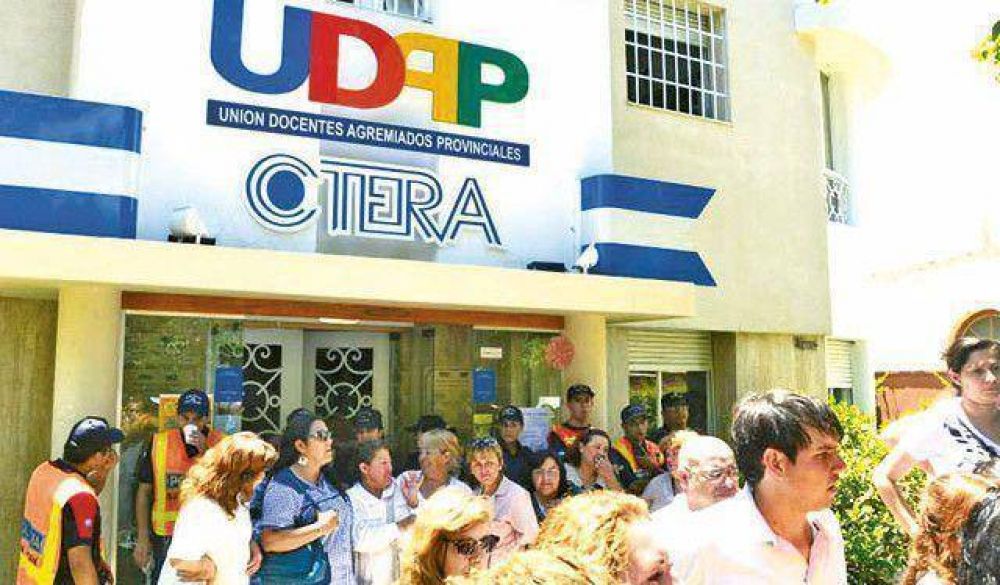 En el inicio de clases, los docentes se movilizar�n ruidosamente