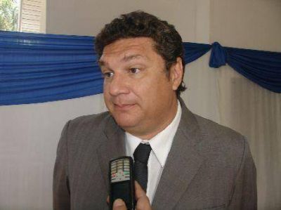 Skierkier explico porque fue el unico diputado radical que no exhibio el cartel de oposici�n al proyecto Carem