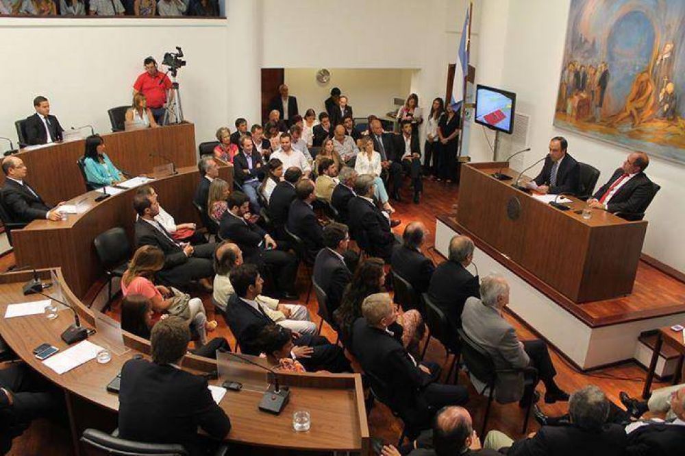 Obra p�blica, educaci�n y seguridad, ejes del discurso del Intendente en el Concejo