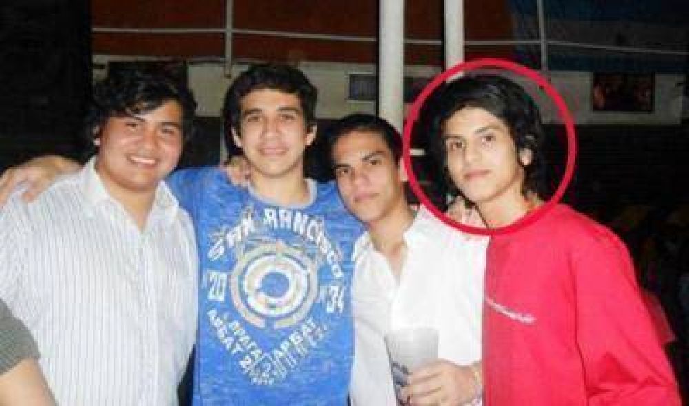 Quedan muchas dudas al padre del joven estudiante fallecido luego de ser golpeado por su amigo a la salida de un boliche