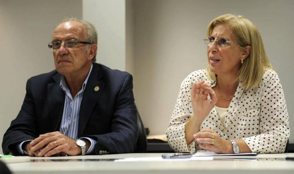 Bard�n y Garc�a alejan su proyecto del cerisolismo