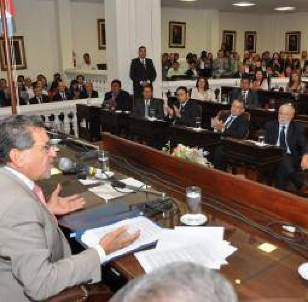 A coro, el oficialismo respald� el plan de gobierno de Beder