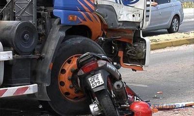 Un motociclista falleci� al ser atropellado por un cami�n