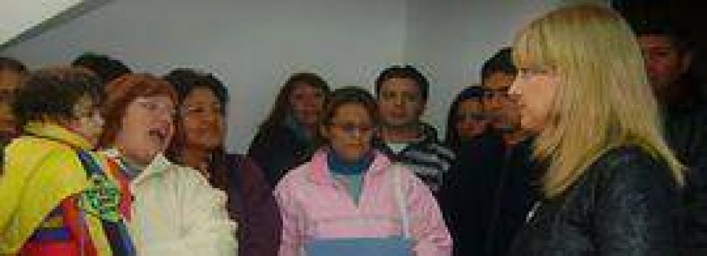 Liliana Fellner entreg� pensiones para beneficiarios de capital 