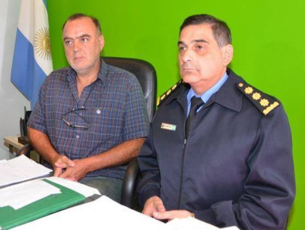 El jefe de polic�a visit� Caleta Olivia y anunci� la incorporaci�n de polic�a y patrulleros