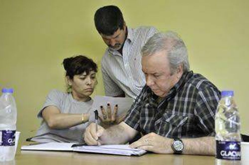 Peralta condiciono los futuros aumentos salariales para los estatales