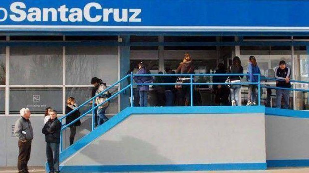 P�sima atenci�n al p�blico en el Banco Santa Cruz